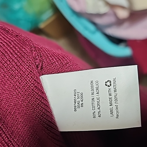 Nwt 3x maroon turtle neck. - Picture 5 of 5